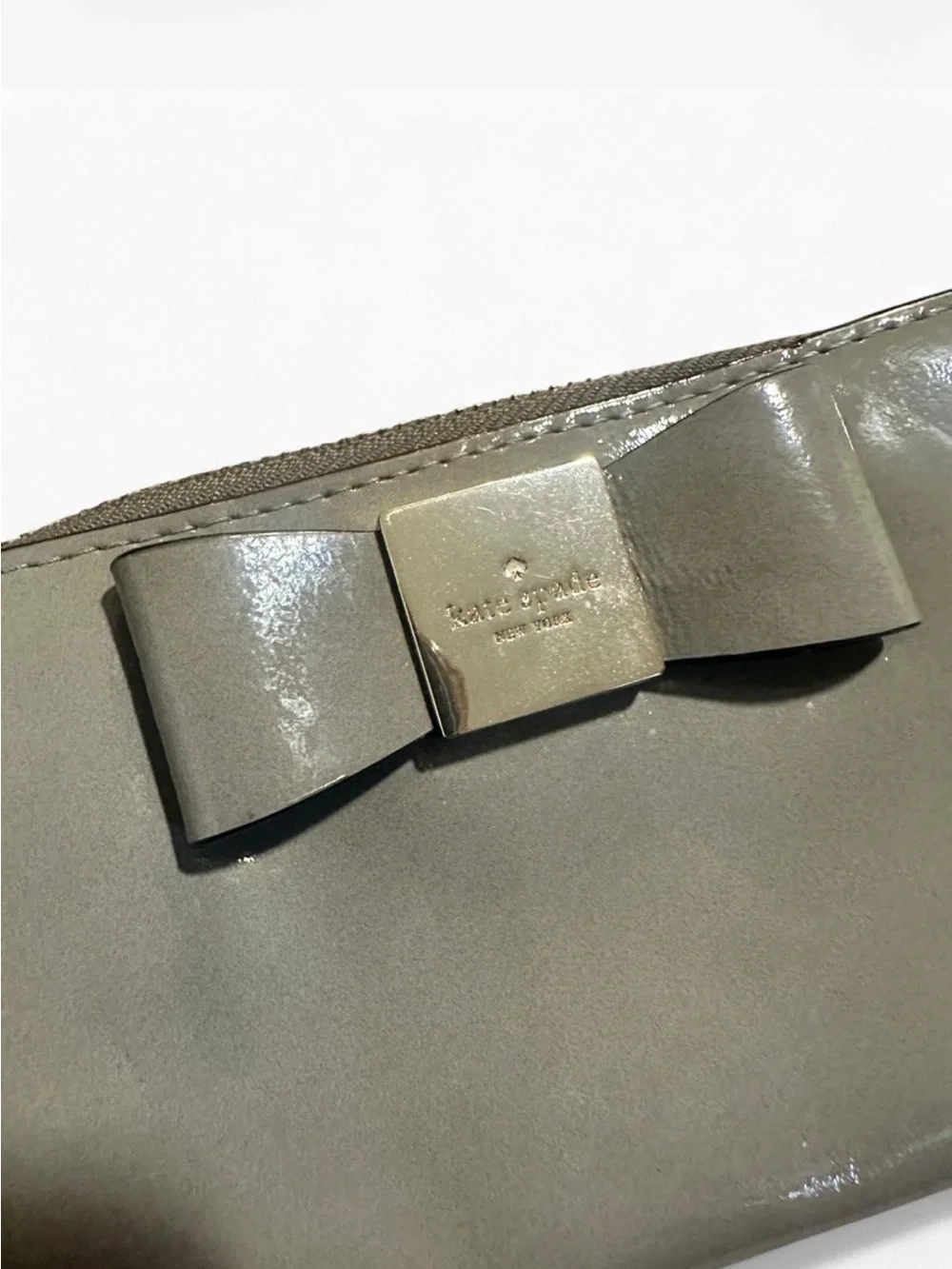 ♠️Kate Spade♠️ Beacon Court Lacey Gray Patent Leather Bow zip wallet